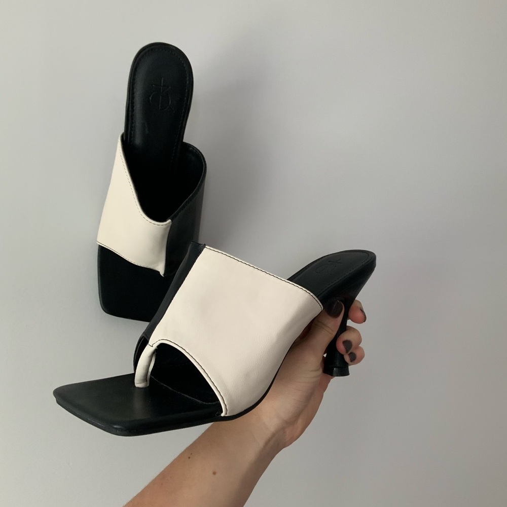 NWOT 4th & Reckless (Urban Outfitters) Heeled Mule Black / White Split Size 8